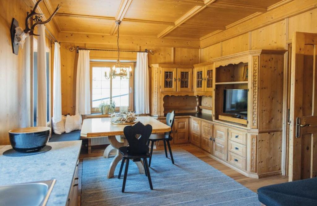 Hotel Hirschentenne Stams